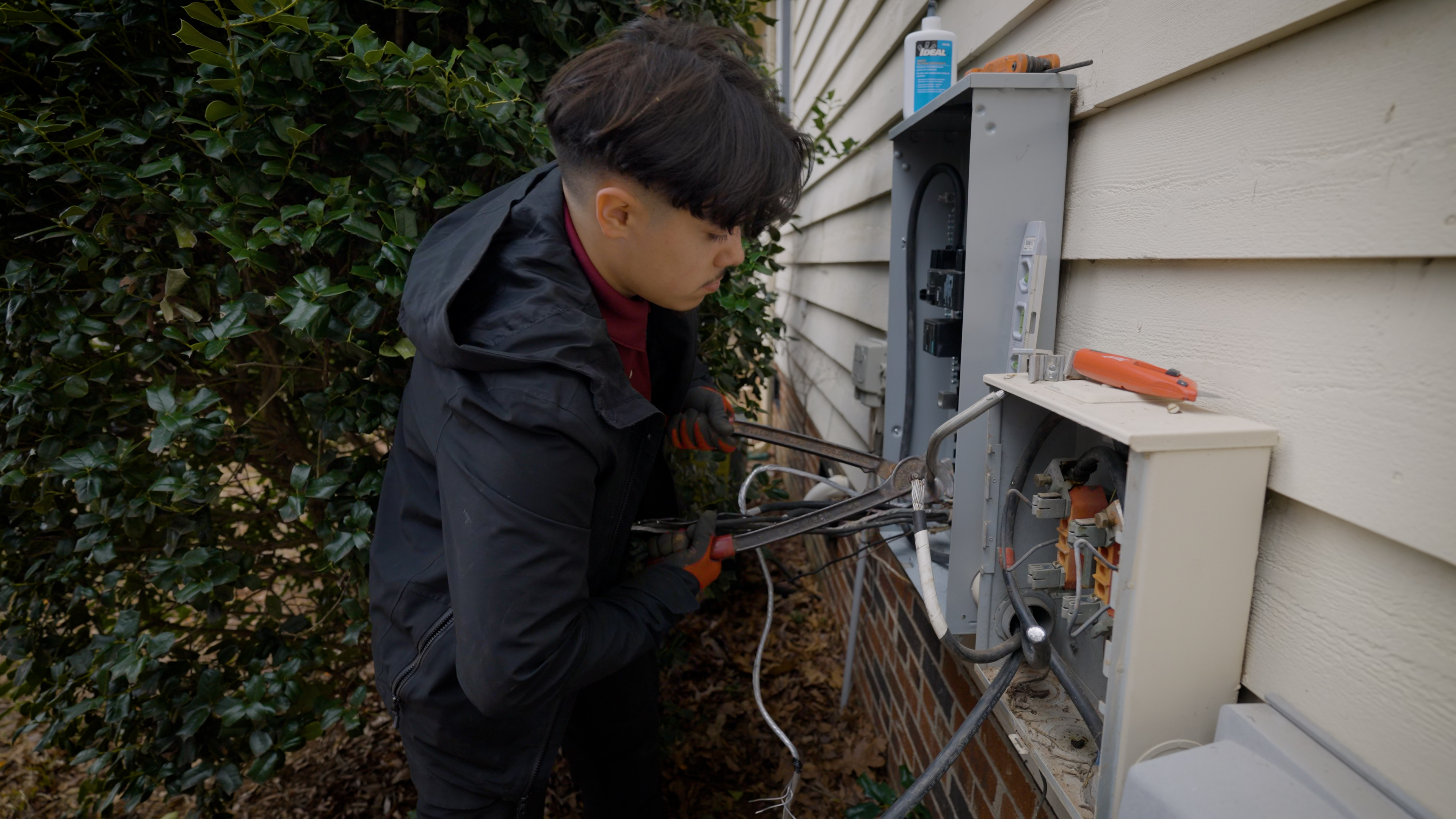 Manual transfer switch installation for portable generator backup